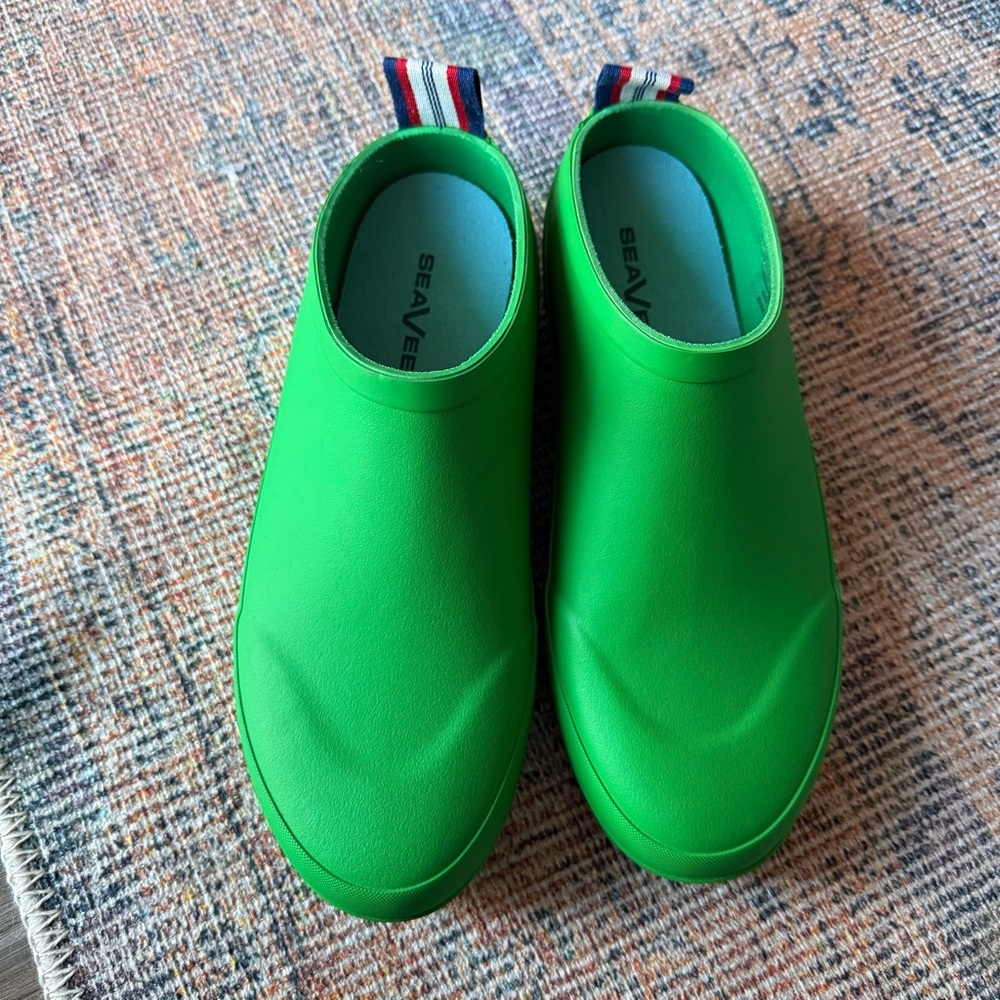 SeaVees green clogs size 9 bodega
